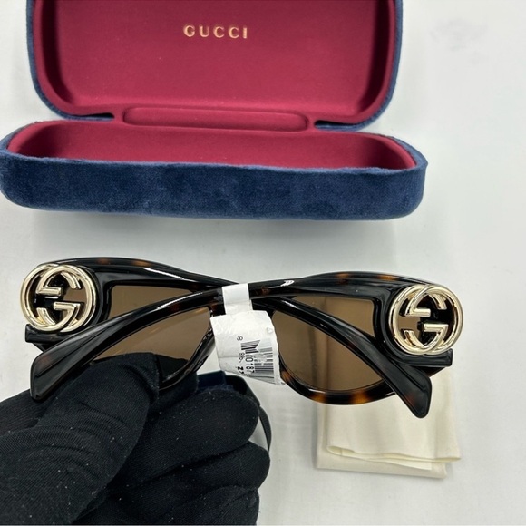 Gucci oval frame sunglasses NWT. Black. main image 4